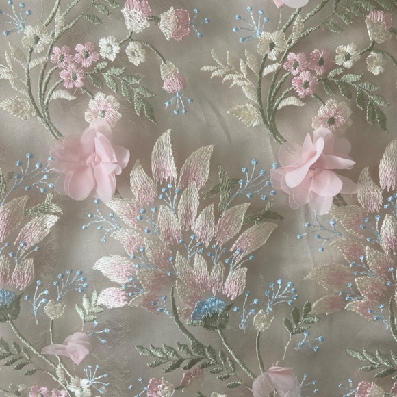 Eliza J Long Gown Embroidered with flower - Picture 5 of 9